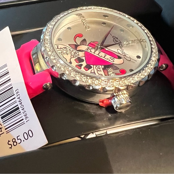 Ed Hardy NWT Skull Red Kills Heart Silver Tone Rhinestone Silicone Band Watch - Picture 4 of 8